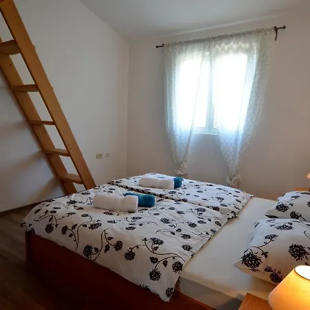 Vanessa House Villa *