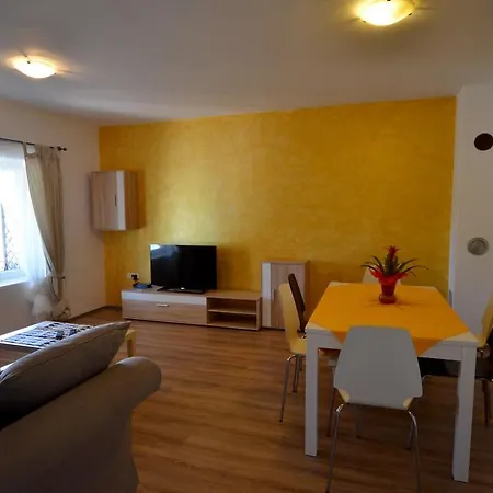 Vanessa House Villa *